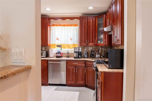60 Lewis Street, Freeport, NY 11520