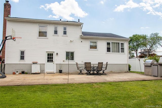 60 Lewis Street, Freeport, NY 11520