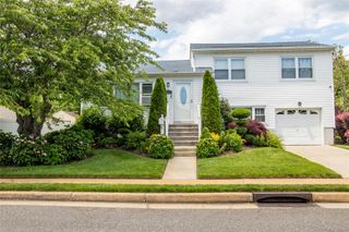 60 Lewis Street, Freeport, NY 11520