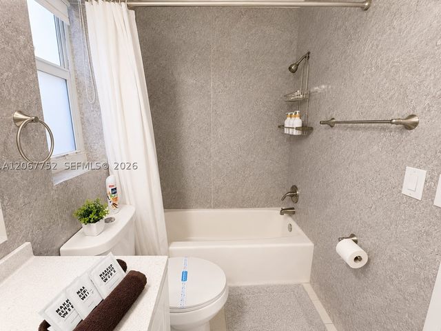 31 SW 8th St 1, Hallandale Beach, FL 33009