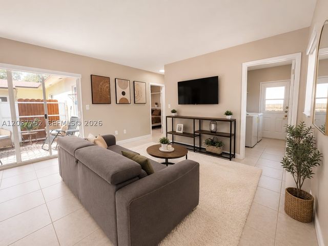 31 SW 8th St 1, Hallandale Beach, FL 33009