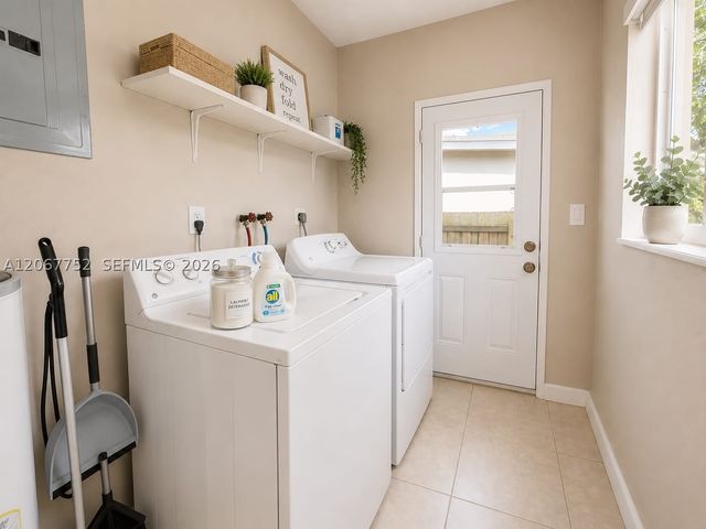 31 SW 8th St 1, Hallandale Beach, FL 33009