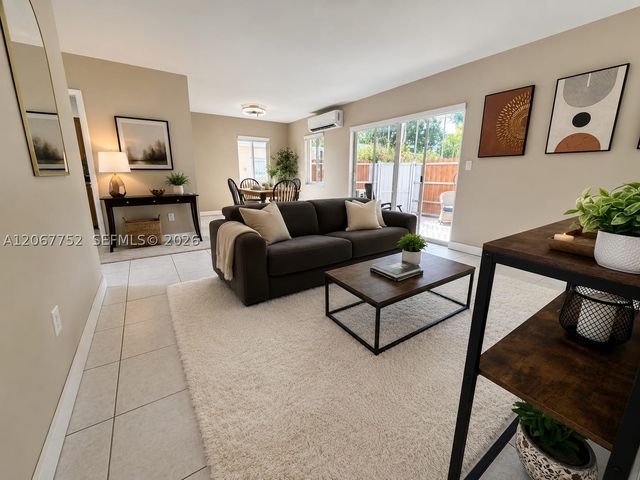 31 SW 8th St 1, Hallandale Beach, FL 33009