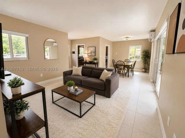 31 SW 8th St 1, Hallandale Beach, FL 33009