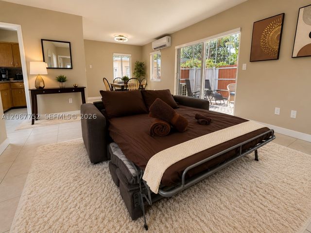 31 SW 8th St 1, Hallandale Beach, FL 33009