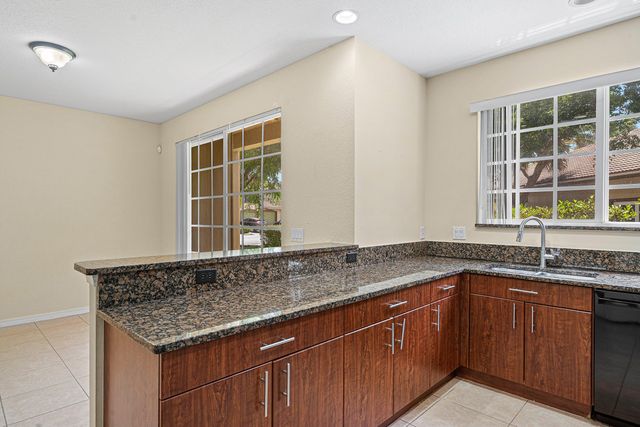 6272 S MILITARY Trail 203, Lake Worth, FL 33463