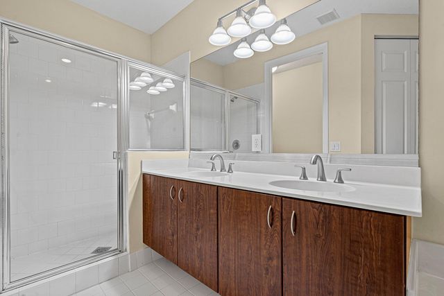 6272 S MILITARY Trail 203, Lake Worth, FL 33463
