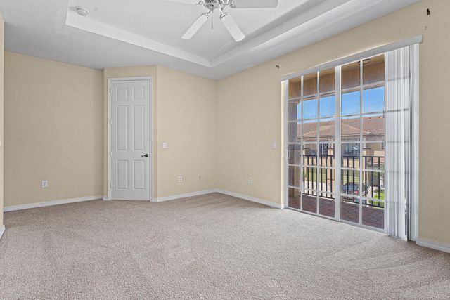 6272 S MILITARY Trail 203, Lake Worth, FL 33463