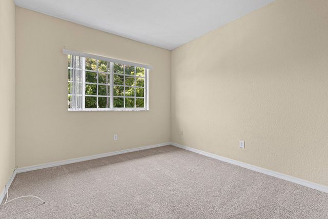 6272 S MILITARY Trail 203, Lake Worth, FL 33463