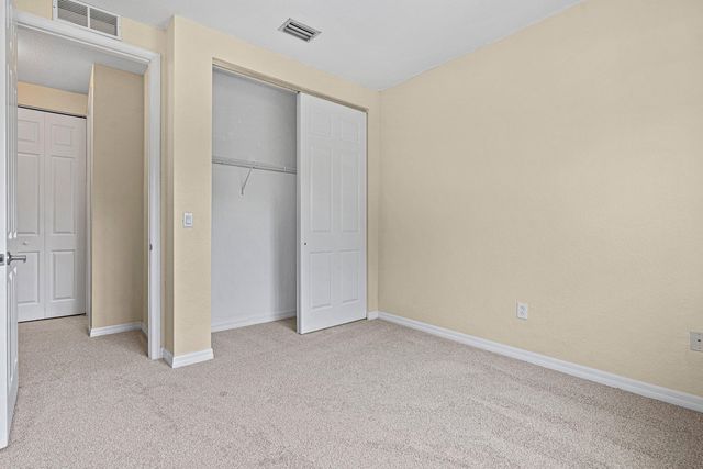 6272 S MILITARY Trail 203, Lake Worth, FL 33463