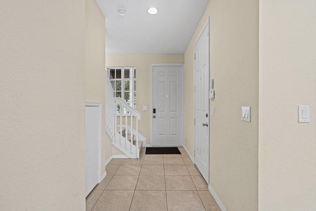 6272 S MILITARY Trail 203, Lake Worth, FL 33463