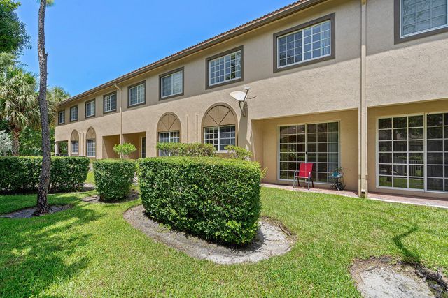 6272 S MILITARY Trail 203, Lake Worth, FL 33463