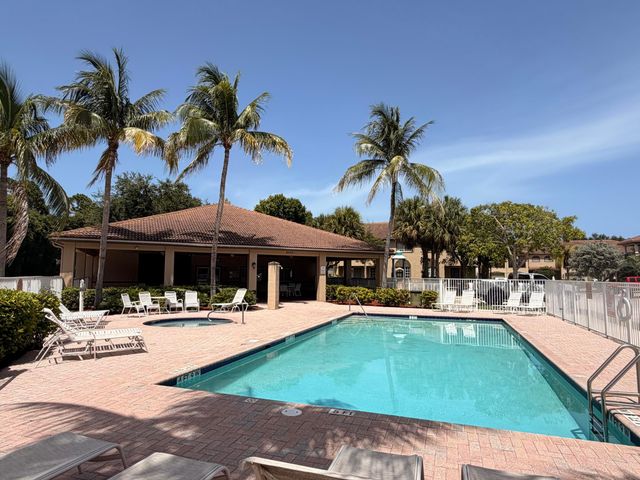 6272 S MILITARY Trail 203, Lake Worth, FL 33463