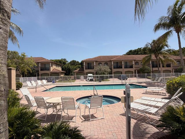 6272 S MILITARY Trail 203, Lake Worth, FL 33463