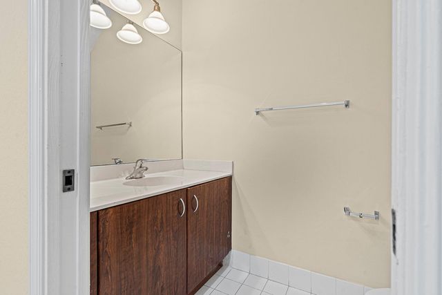 6272 S MILITARY Trail 203, Lake Worth, FL 33463