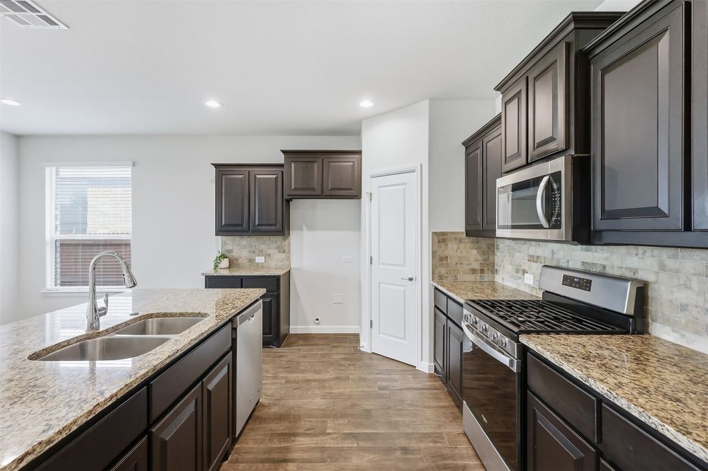9005 Fescue Drive, Fort Worth, TX 76179 — exterior