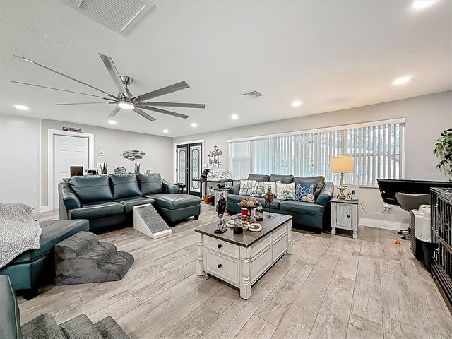 3828 48TH AVENUE S, St Petersburg, FL 33711