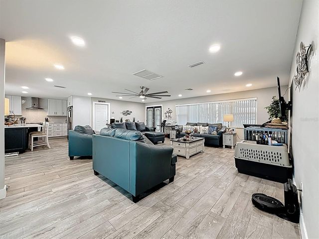 3828 48TH AVENUE S, St Petersburg, FL 33711