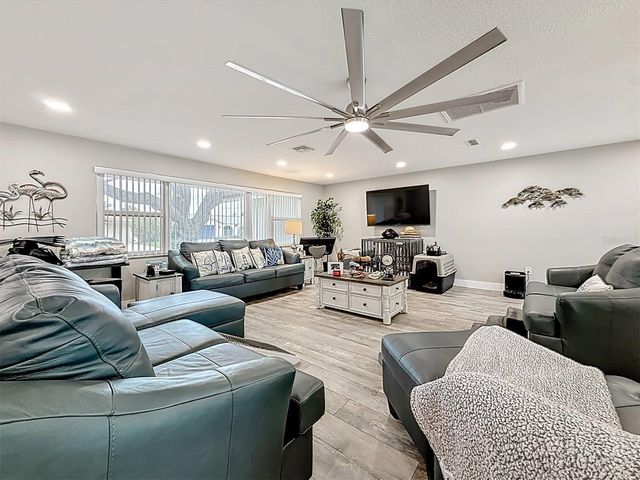 3828 48TH AVENUE S, St Petersburg, FL 33711