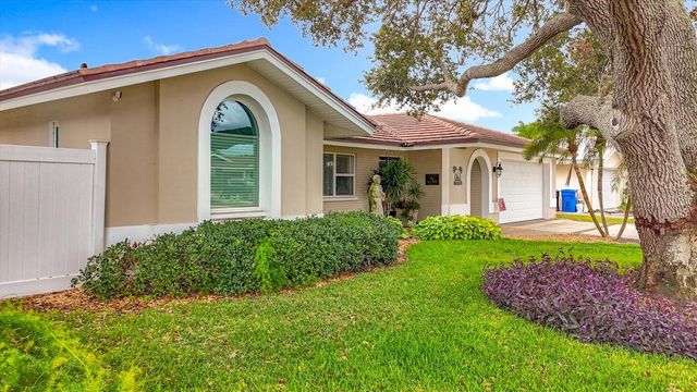 3828 48TH AVENUE S, St Petersburg, FL 33711