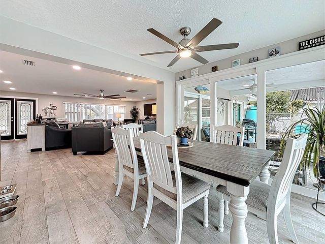 3828 48TH AVENUE S, St Petersburg, FL 33711