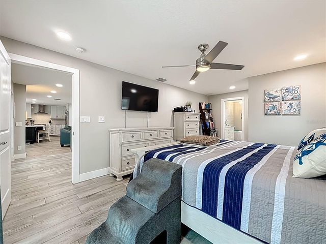 3828 48TH AVENUE S, St Petersburg, FL 33711