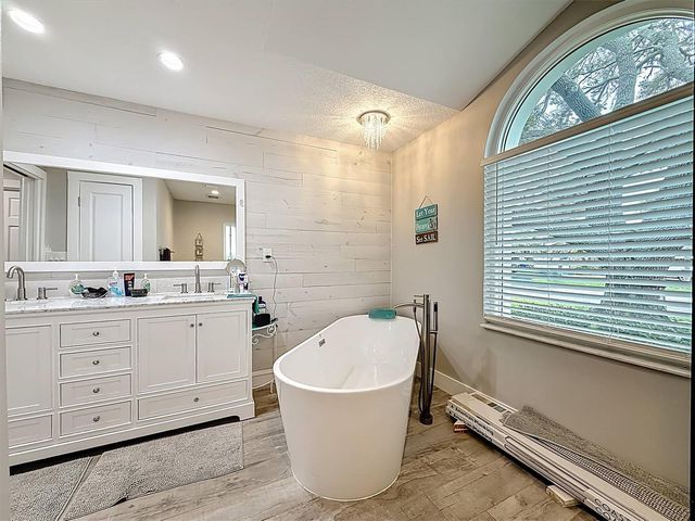 3828 48TH AVENUE S, St Petersburg, FL 33711