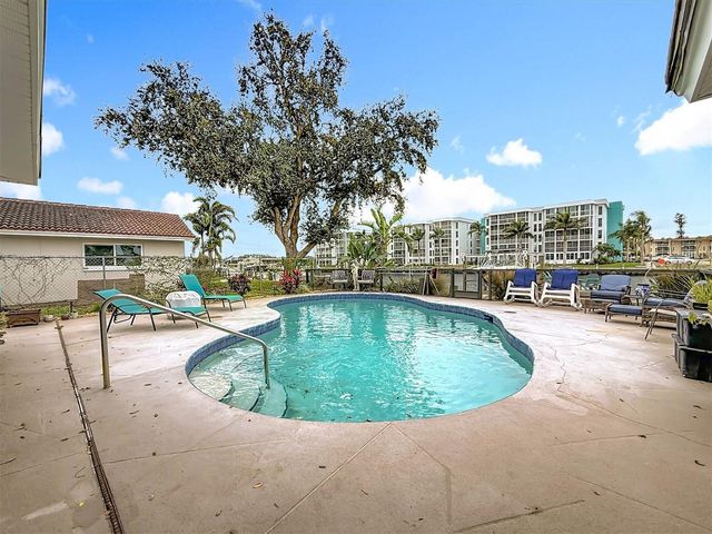 3828 48TH AVENUE S, St Petersburg, FL 33711