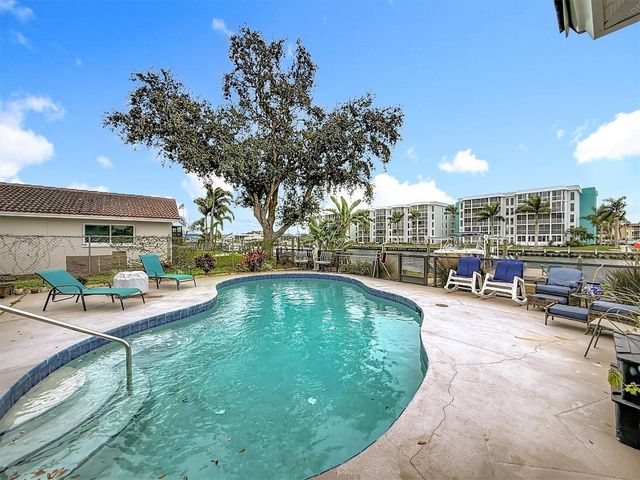 3828 48TH AVENUE S, St Petersburg, FL 33711