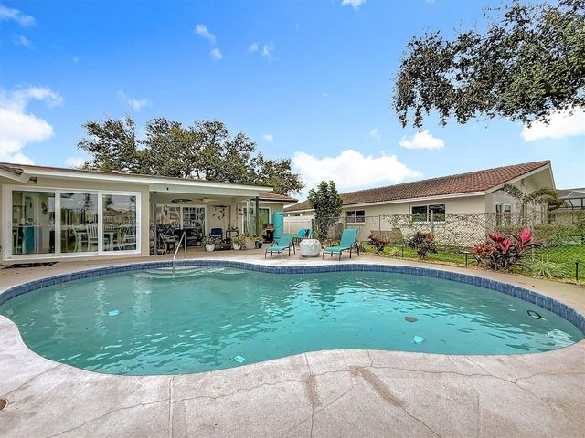 3828 48TH AVENUE S, St Petersburg, FL 33711