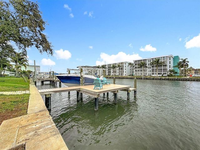 3828 48TH AVENUE S, St Petersburg, FL 33711