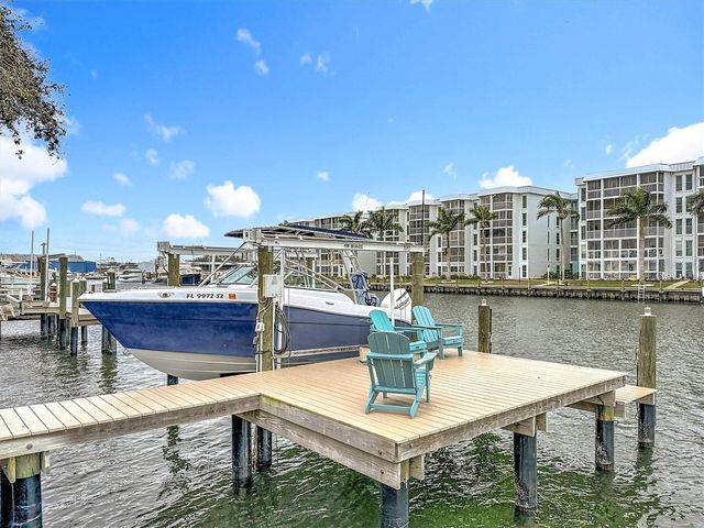 3828 48TH AVENUE S, St Petersburg, FL 33711