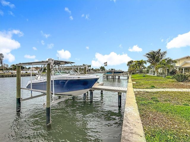 3828 48TH AVENUE S, St Petersburg, FL 33711