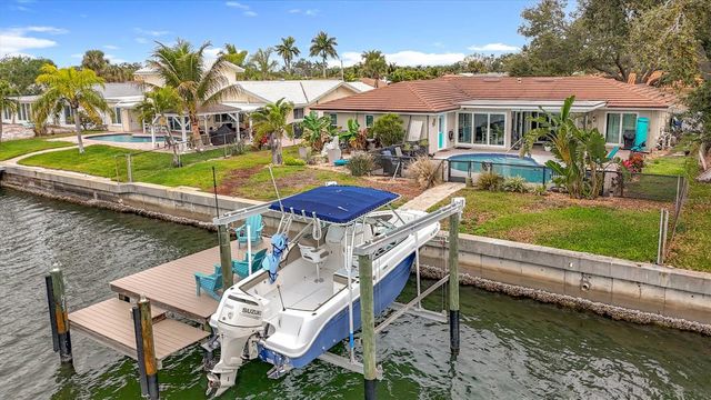 3828 48TH AVENUE S, St Petersburg, FL 33711