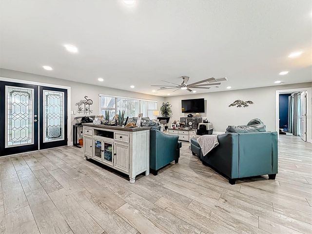 3828 48TH AVENUE S, St Petersburg, FL 33711