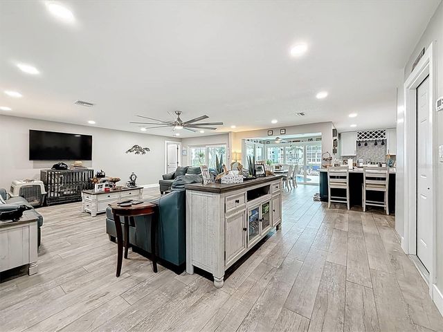 3828 48TH AVENUE S, St Petersburg, FL 33711