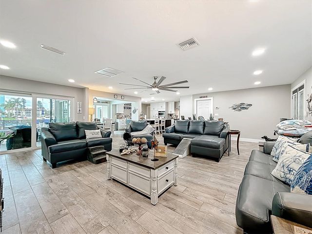 3828 48TH AVENUE S, St Petersburg, FL 33711