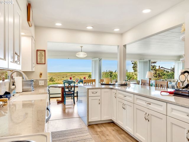 1768 N OCEAN Ave, Gearhart, OR 97138