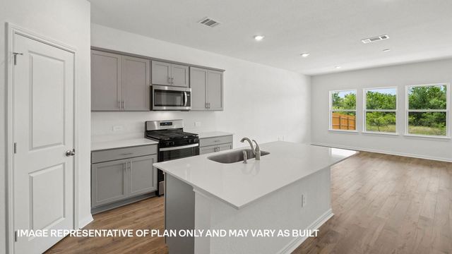 181 MUSTANG LAKE CIR, Buda, TX 78610