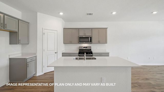 181 MUSTANG LAKE CIR, Buda, TX 78610
