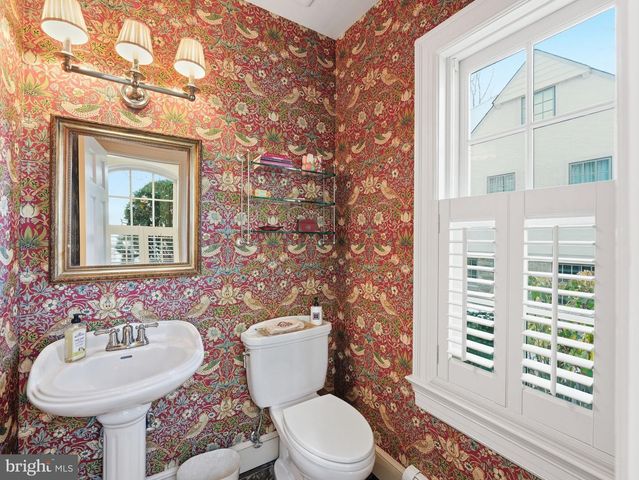 4944 QUEBEC ST NW, Washington, DC 20016