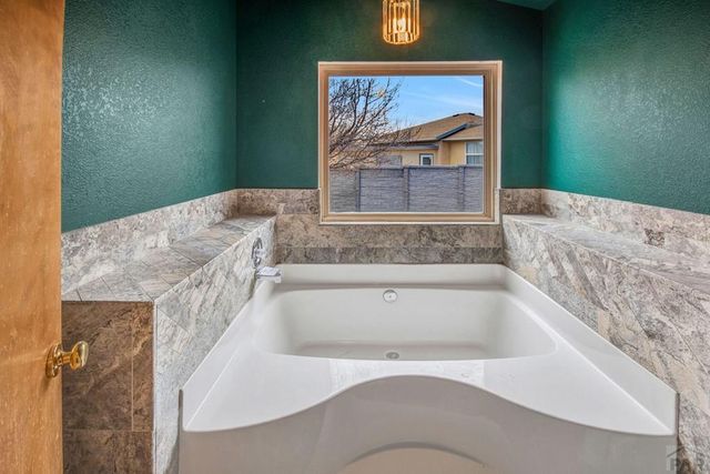 16 Posada Dr, Pueblo, CO 81005