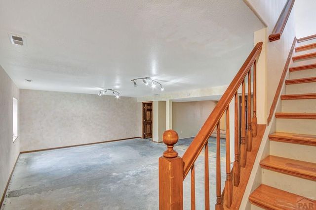 16 Posada Dr, Pueblo, CO 81005