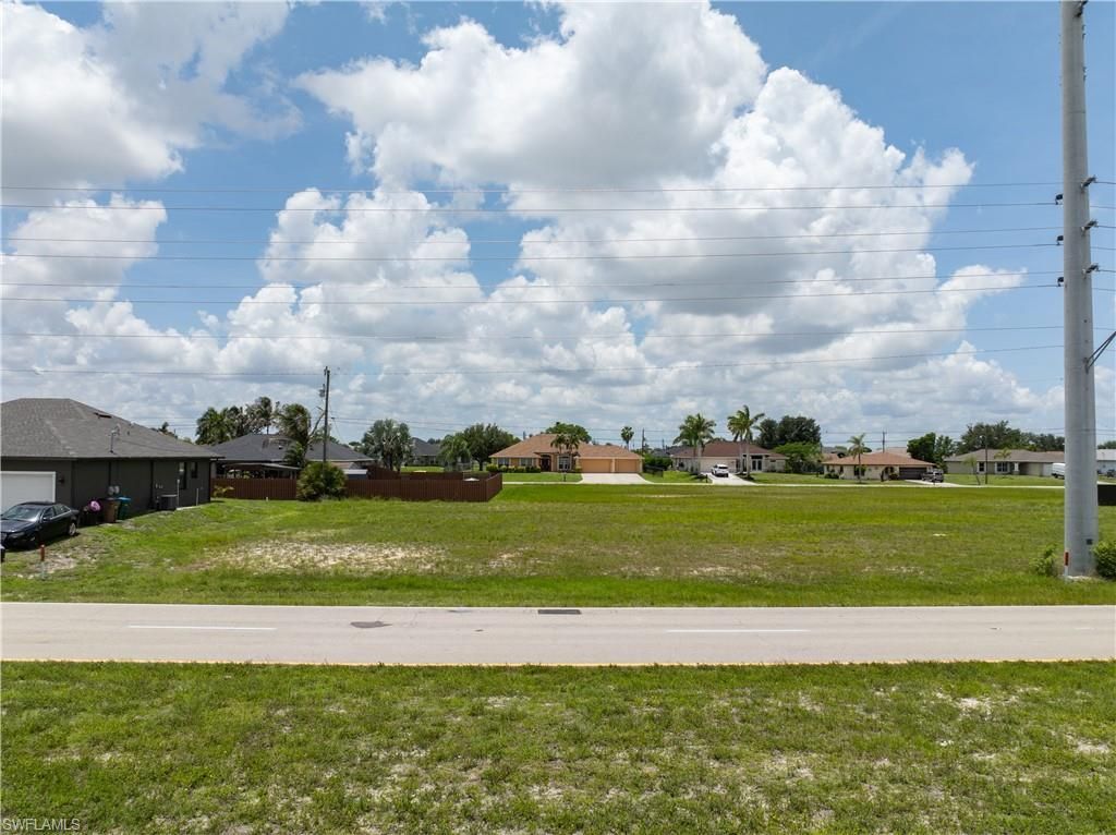 Image 1 of property listing at 418 Kismet PKWY E, Cape Coral, FL 33909