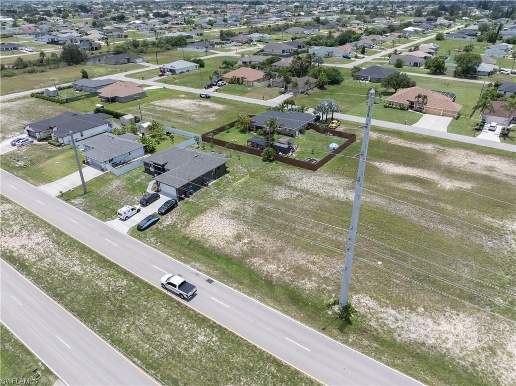 Image 10 of property listing at 418 Kismet PKWY E, Cape Coral, FL 33909