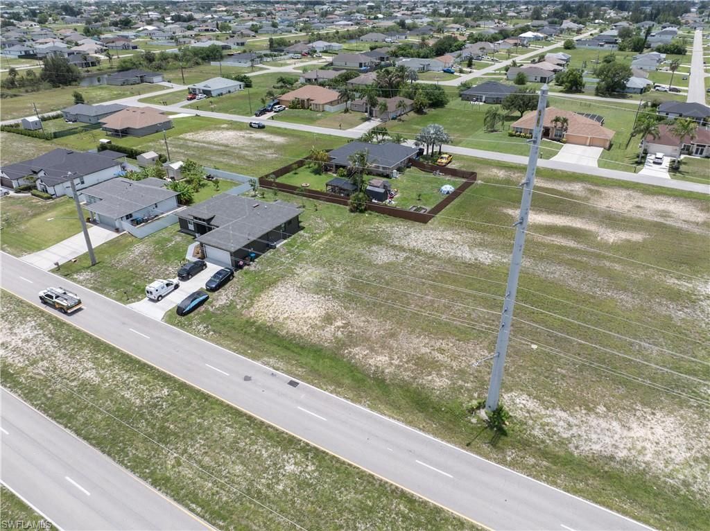 Image 11 of property listing at 418 Kismet PKWY E, Cape Coral, FL 33909
