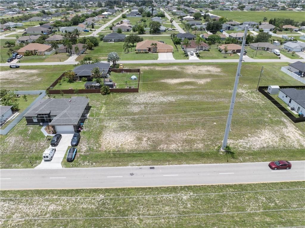 Image 12 of property listing at 418 Kismet PKWY E, Cape Coral, FL 33909