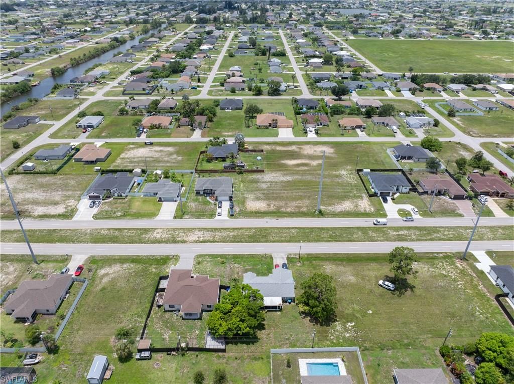 Image 14 of property listing at 418 Kismet PKWY E, Cape Coral, FL 33909