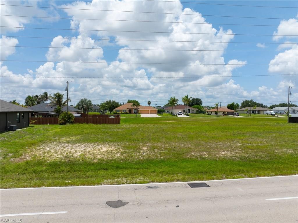 Image 2 of property listing at 418 Kismet PKWY E, Cape Coral, FL 33909