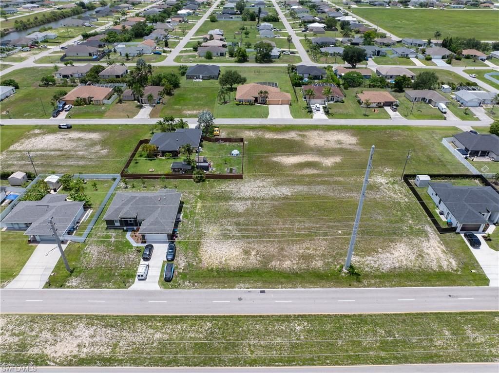 Image 3 of property listing at 418 Kismet PKWY E, Cape Coral, FL 33909